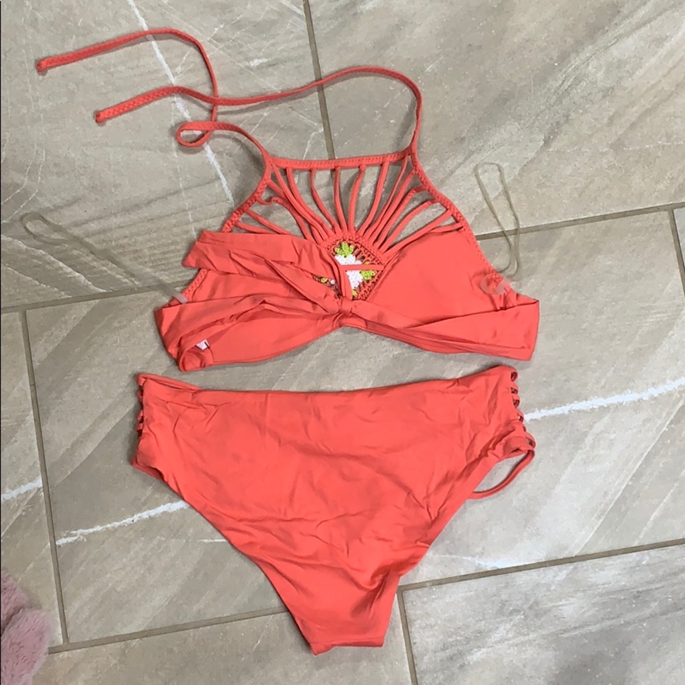 Bikini - Picture 2 of 2